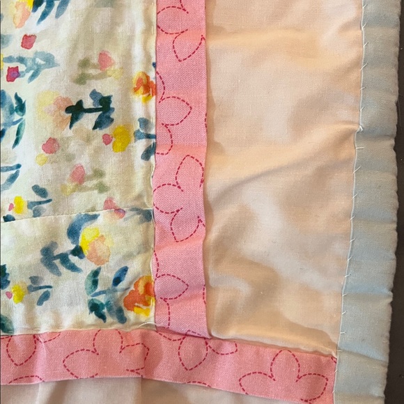 Beautiful Floral and Butterfly Quilt - Picture 4 of 11